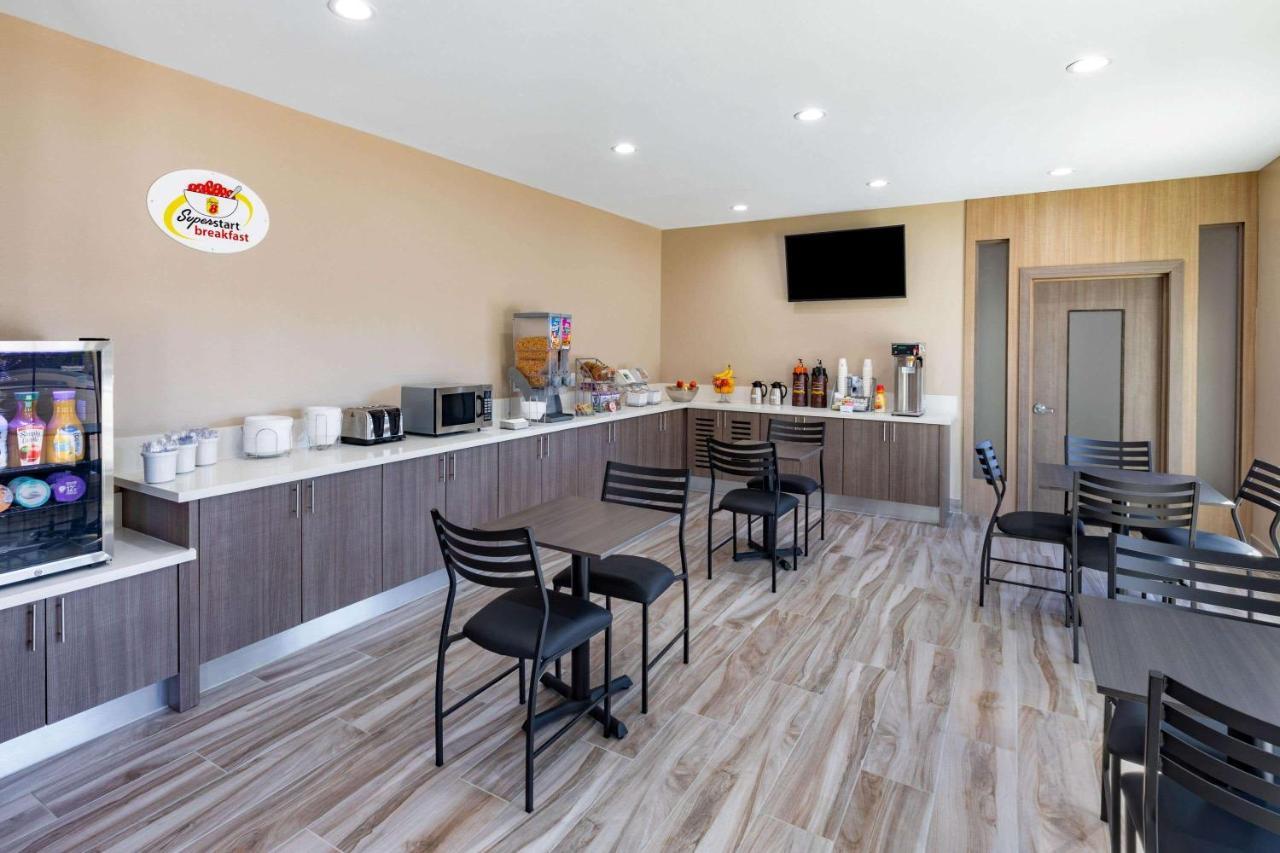 Super 8 By Wyndham Houston Nw Beltway 8-West Rd Hotel Kültér fotó