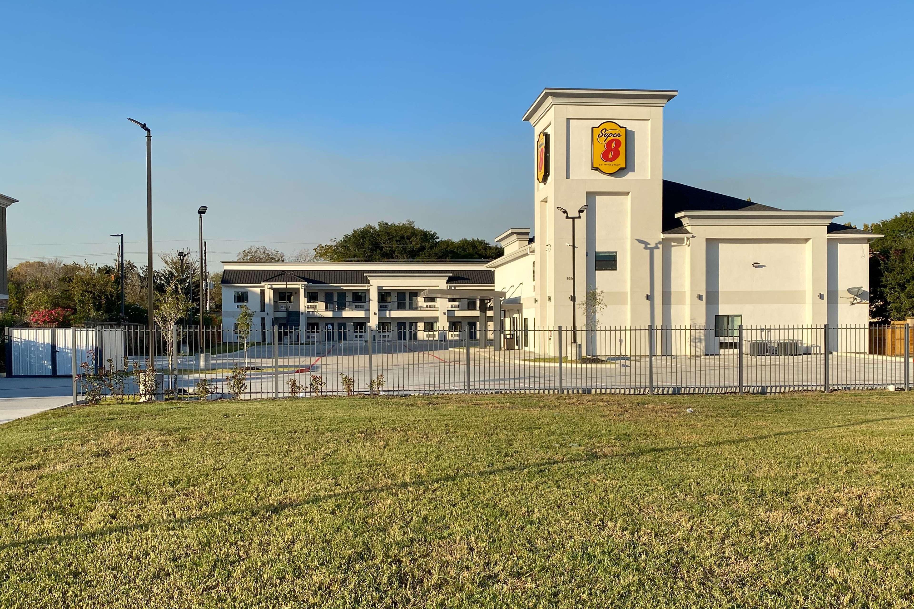Super 8 By Wyndham Houston Nw Beltway 8-West Rd Hotel Kültér fotó